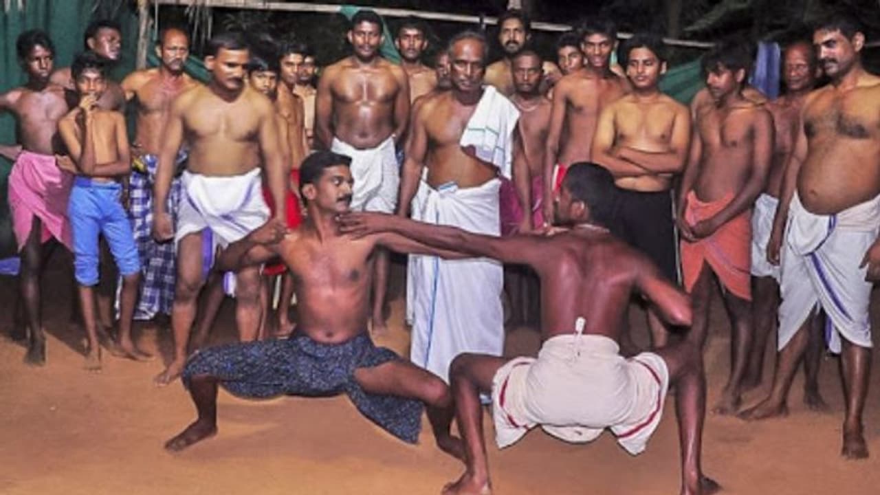 പോര്വിളിയുടെ ഓര്മപുതുക്കി 'ഓണത്തല്ല്' പോര്വിളിയുടെ ഓര്മപുതുക്കി 'ഓണത്തല്ല്'