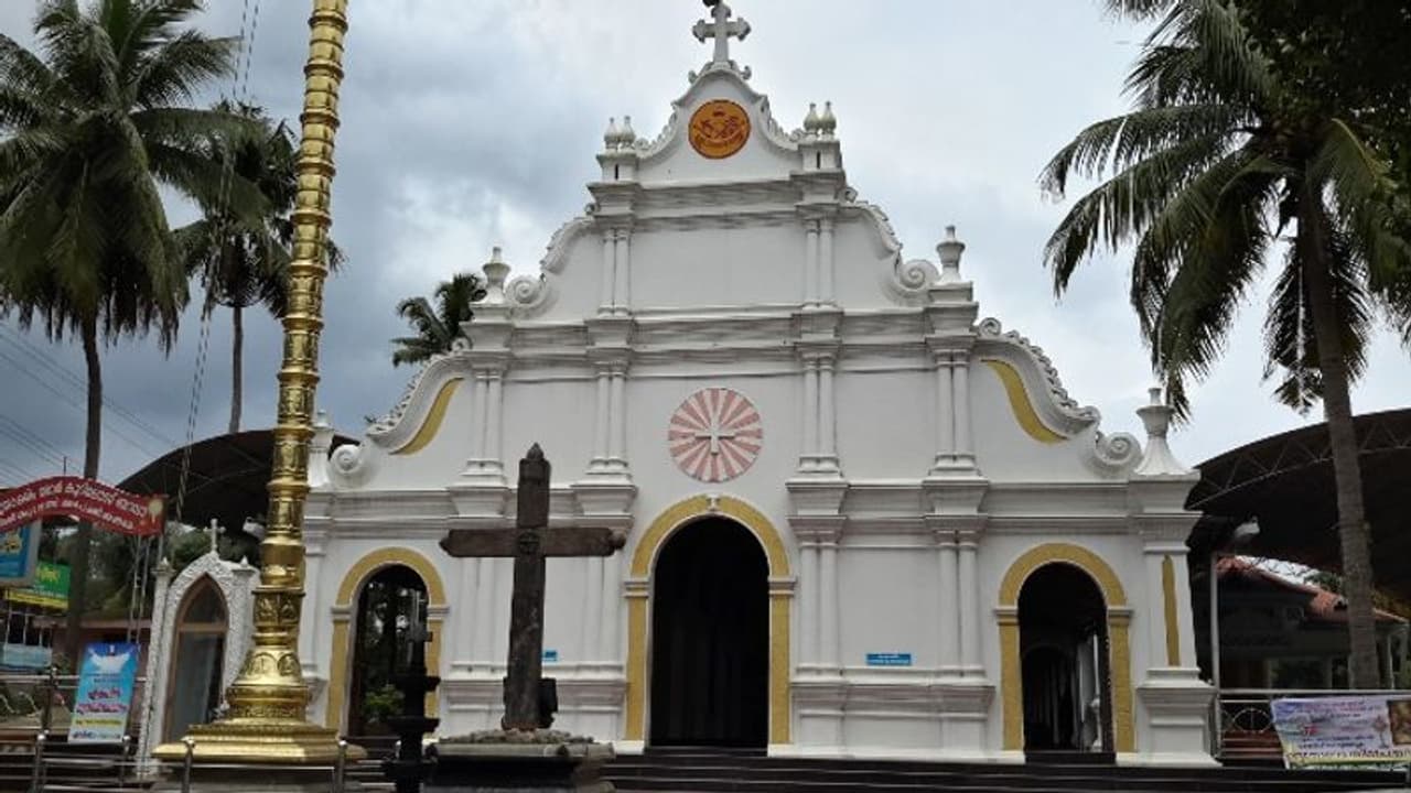 മുളന്തുരുത്തി പളളി ഏറ്റെടുക്കൽ: സിആർപിഎഫിനെ ഉപയോഗിക്കാമോയെന്ന് കോടതി, കേന്ദ്ര നിലപാട് തേടി മുളന്തുരുത്തി പളളി ഏറ്റെടുക്കൽ: സിആർപിഎഫിനെ ഉപയോഗിക്കാമോയെന്ന് കോടതി, കേന്ദ്ര നിലപാട് തേടി