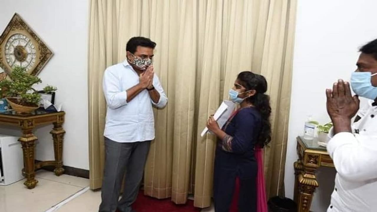 తండ్రి ఆటో డ్రైవర్: ఐఐటి విద్యార్థిని అంజలికి మంత్రి కేటీఆర్ చేయూత తండ్రి ఆటో డ్రైవర్: ఐఐటి విద్యార్థిని అంజలికి మంత్రి కేటీఆర్ చేయూత