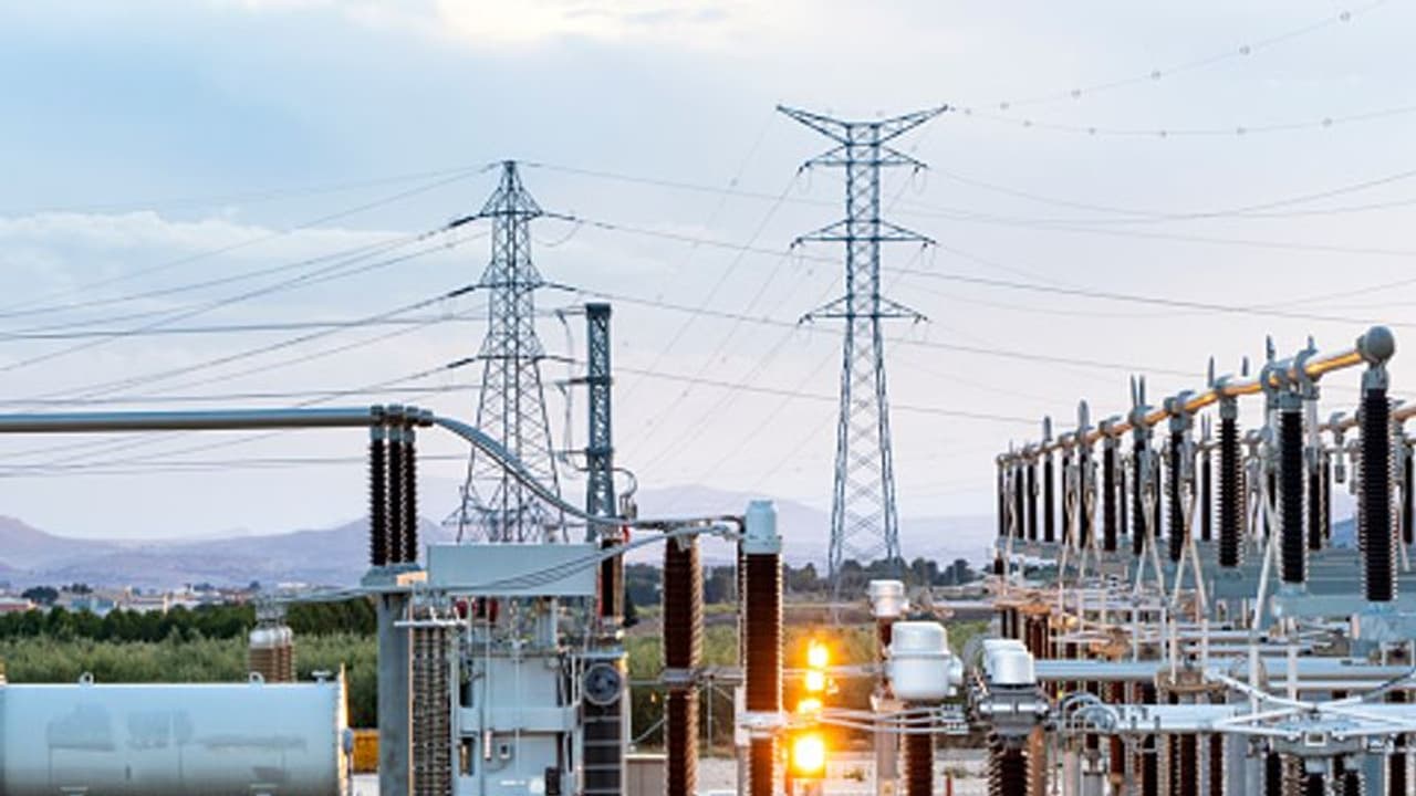 A massive Sunspot turning towards Earth, could affect electrical operations