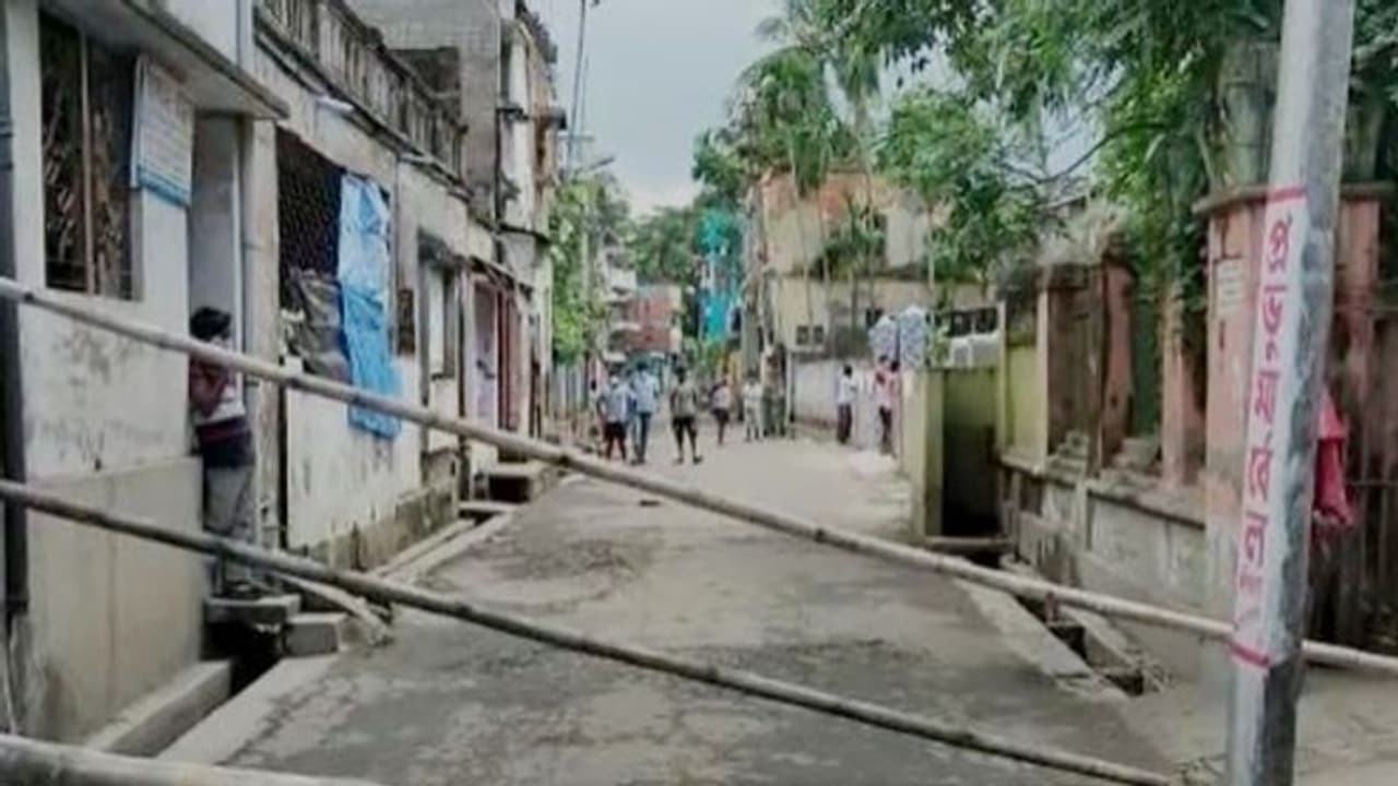 করোনা আতঙ্কে মুখ ফেরালেন প্রতিবেশীরা, ঘণ্টা ছয়েক যুবকের দেহ পড়ে রইল বাড়িতে করোনা আতঙ্কে মুখ ফেরালেন প্রতিবেশীরা, ঘণ্টা ছয়েক যুবকের দেহ পড়ে রইল বাড়িতে