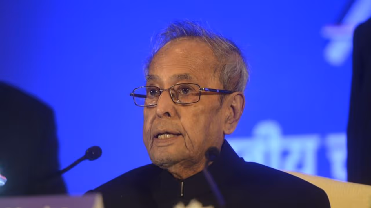 ফুসফুসে সংক্রণের চিকিৎসা চলছে, এখনও স্থিতিশীল রয়েছেন প্রণব মুখোপাধ্যায়