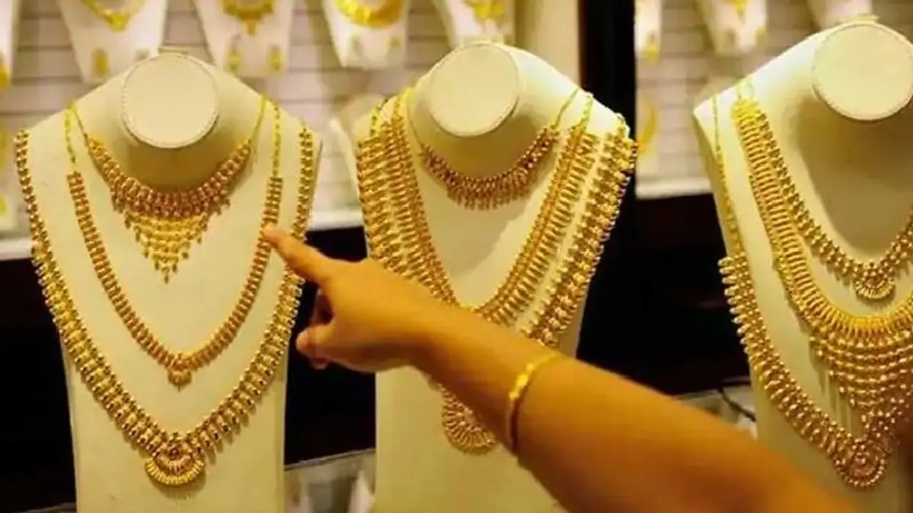 GOLD RATE TODAY : இல்லத்தரசிகளுக்கு ‘ஷாக்..’ அதிரடியாக உயரும் தங்க விலை.. இன்றைய தங்கம் & வெள்ளி விலை..