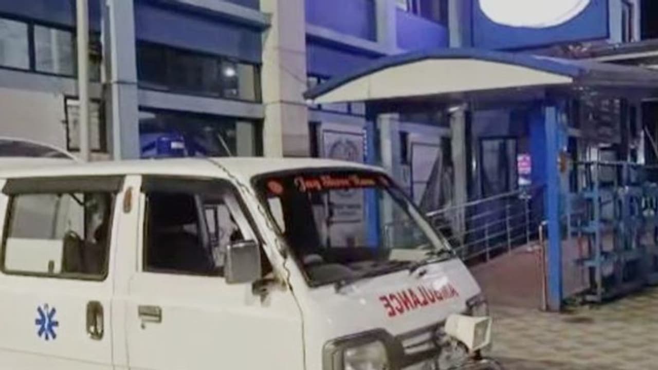 আট ঘণ্টা পর এল 'মমতার ফ্রি অ্যাম্বুল্য়ান্স', নাকাল প্রসূতির পরিবার