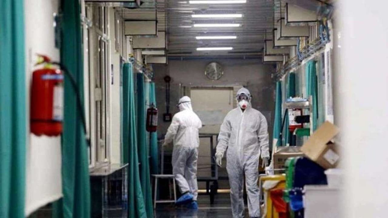 కోవిడ్ మరణాల్లో నాలుగో స్థానంలో ఇండియా: 24 లక్షలకు చేరువలో మొత్తం కేసులు కోవిడ్ మరణాల్లో నాలుగో స్థానంలో ఇండియా: 24 లక్షలకు చేరువలో మొత్తం కేసులు