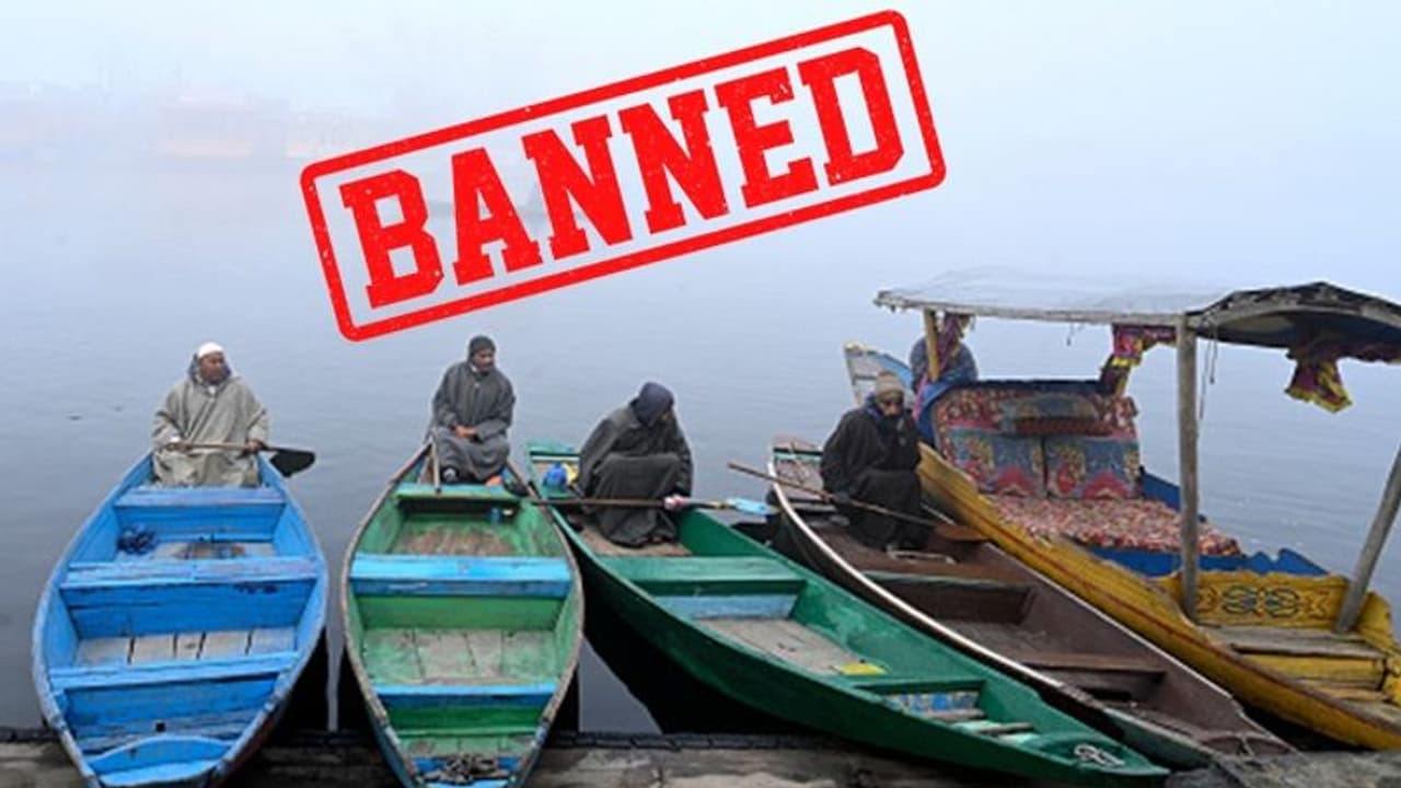 COVID 19 conundrum: Business bane for boatmen at Srinagar Dal Lake COVID 19 conundrum: Business bane for boatmen at Srinagar Dal Lake