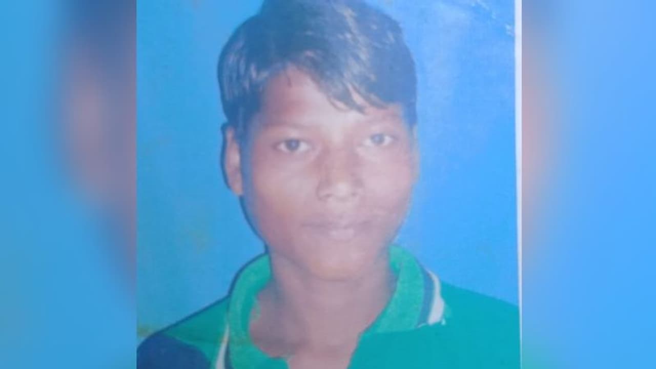 মুড়ি কেনা নিয়ে বচসা, নৃশংসভাবে 'পিটিয়ে খুন' সদ্য বিবাহিত যুবককে মুড়ি কেনা নিয়ে বচসা, নৃশংসভাবে 'পিটিয়ে খুন' সদ্য বিবাহিত যুবককে