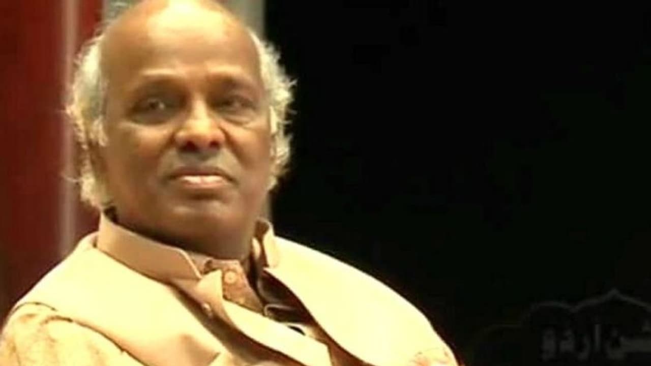 'কিসি কে বাপ কা হিন্দুস্তান থোরি হ্যায়', করোনা কেড়ে নিল সিএএ আন্দোলনের সুর বাঁধা কবিকেও 'কিসি কে বাপ কা হিন্দুস্তান থোরি হ্যায়', করোনা কেড়ে নিল সিএএ আন্দোলনের সুর বাঁধা কবিকেও