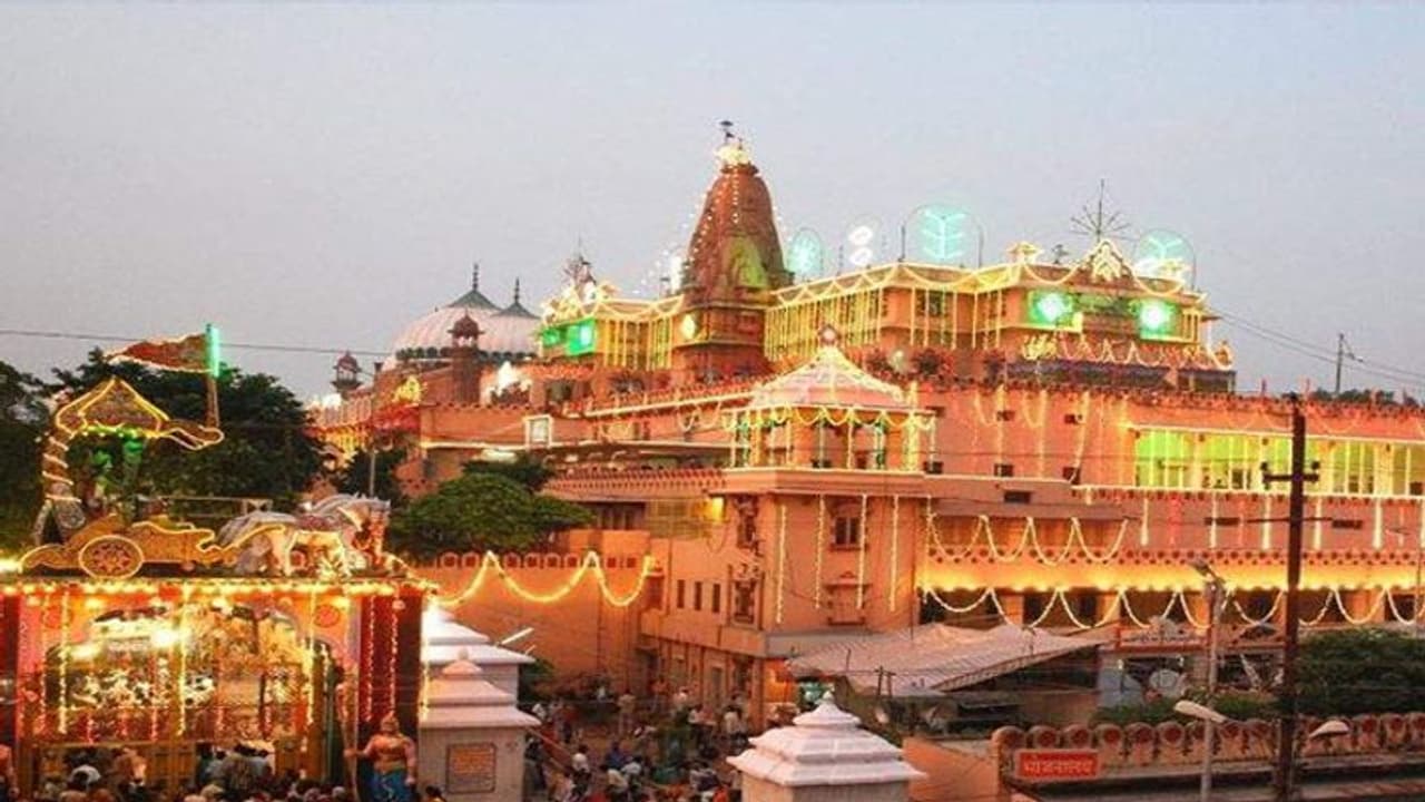 Travel Tips : ಶ್ರೀಕೃಷ್ಣನಾಡಿದ ವೃಂದಾವನ ಭೇಟಿಗೆ ಹೆಚ್ಚು ಖರ್ಚು ಮಾಡ್ಬೇಕಾಗಿಲ್ಲ Travel Tips : ಶ್ರೀಕೃಷ್ಣನಾಡಿದ ವೃಂದಾವನ ಭೇಟಿಗೆ ಹೆಚ್ಚು ಖರ್ಚು ಮಾಡ್ಬೇಕಾಗಿಲ್ಲ