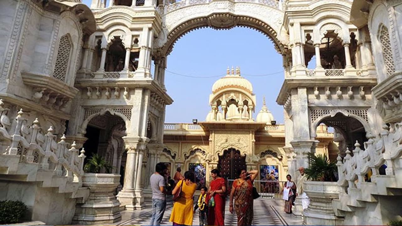 श्री कृष्ण जन्माष्टमी से पहले ही वृन्दावन का ये प्रसिद्ध मंदिर किया गया सील, जानें क्या है वजह श्री कृष्ण जन्माष्टमी से पहले ही वृन्दावन का ये प्रसिद्ध मंदिर किया गया सील, जानें क्या है वजह