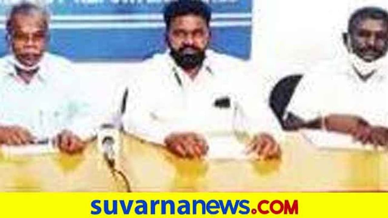 ಜಾತಿ ನಿಂದನೆ: DHO ಸೇರಿ ಇಬ್ಬರ ಬಂಧನಕ್ಕೆ ದಸಂಸ ಆಗ್ರಹ ಜಾತಿ ನಿಂದನೆ: DHO ಸೇರಿ ಇಬ್ಬರ ಬಂಧನಕ್ಕೆ ದಸಂಸ ಆಗ್ರಹ