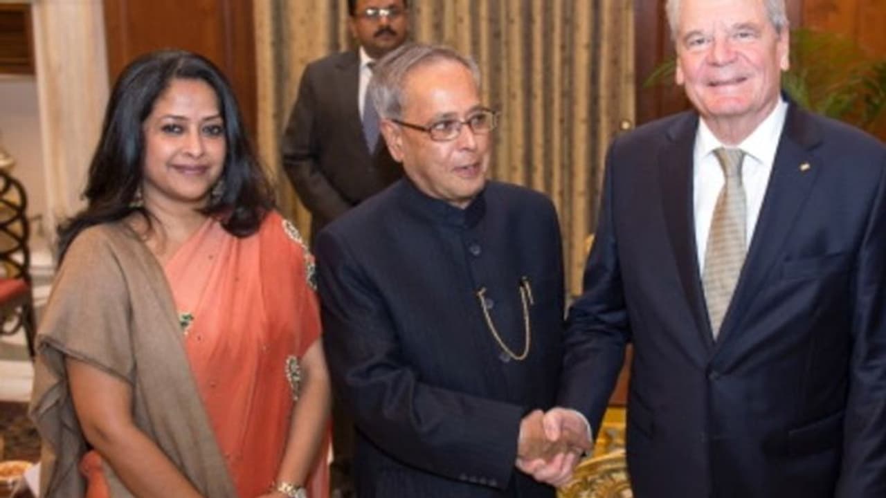 বাবার জন্য উদ্বেগ প্রকাশ করে সোশ্যাল মিডিয়ায় বার্তা মেয়ের, প্রণব কন্যার স্মৃতি উজ্বল গতবছর বাবার জন্য উদ্বেগ প্রকাশ করে সোশ্যাল মিডিয়ায় বার্তা মেয়ের, প্রণব কন্যার স্মৃতি উজ্বল গতবছর