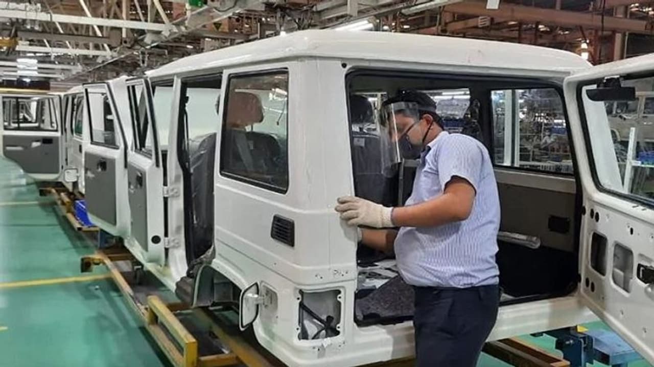 మహీంద్రా వాహనాల ఉత్పత్తి డౌన్.. 36 శాతం తగ్గిన సేల్స్.. మహీంద్రా వాహనాల ఉత్పత్తి డౌన్.. 36 శాతం తగ్గిన సేల్స్..