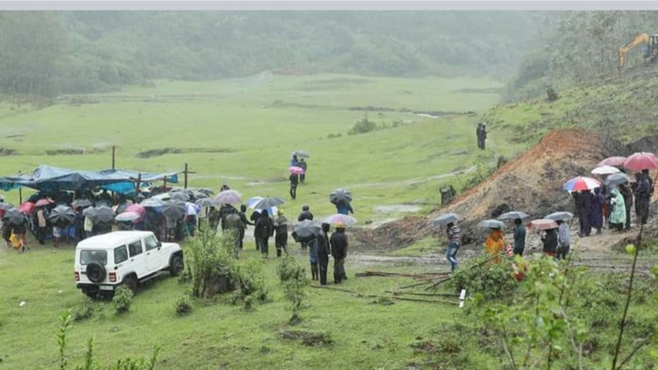 തോട്ടംതൊഴിലാളികൾക്കുള്ള ഭവനനിർമ്മാണ പദ്ധതി; അന്തിമരൂപം ട്രേഡ് യൂണിയനുകളുമായുള്ള ചർച്ചക്ക് ശേഷമെന്ന് കളക്ടർ തോട്ടംതൊഴിലാളികൾക്കുള്ള ഭവനനിർമ്മാണ പദ്ധതി; അന്തിമരൂപം ട്രേഡ് യൂണിയനുകളുമായുള്ള ചർച്ചക്ക് ശേഷമെന്ന് കളക്ടർ
