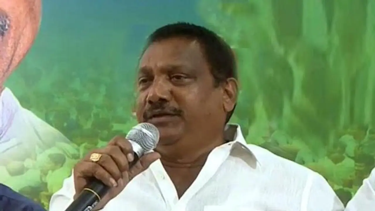 విజయసాయి పేరుతో అక్రమాలు.. వైసీపీ నేత కొయ్యా ప్రసాద రెడ్డిపై సస్పెన్షన్ విజయసాయి పేరుతో అక్రమాలు.. వైసీపీ నేత కొయ్యా ప్రసాద రెడ్డిపై సస్పెన్షన్