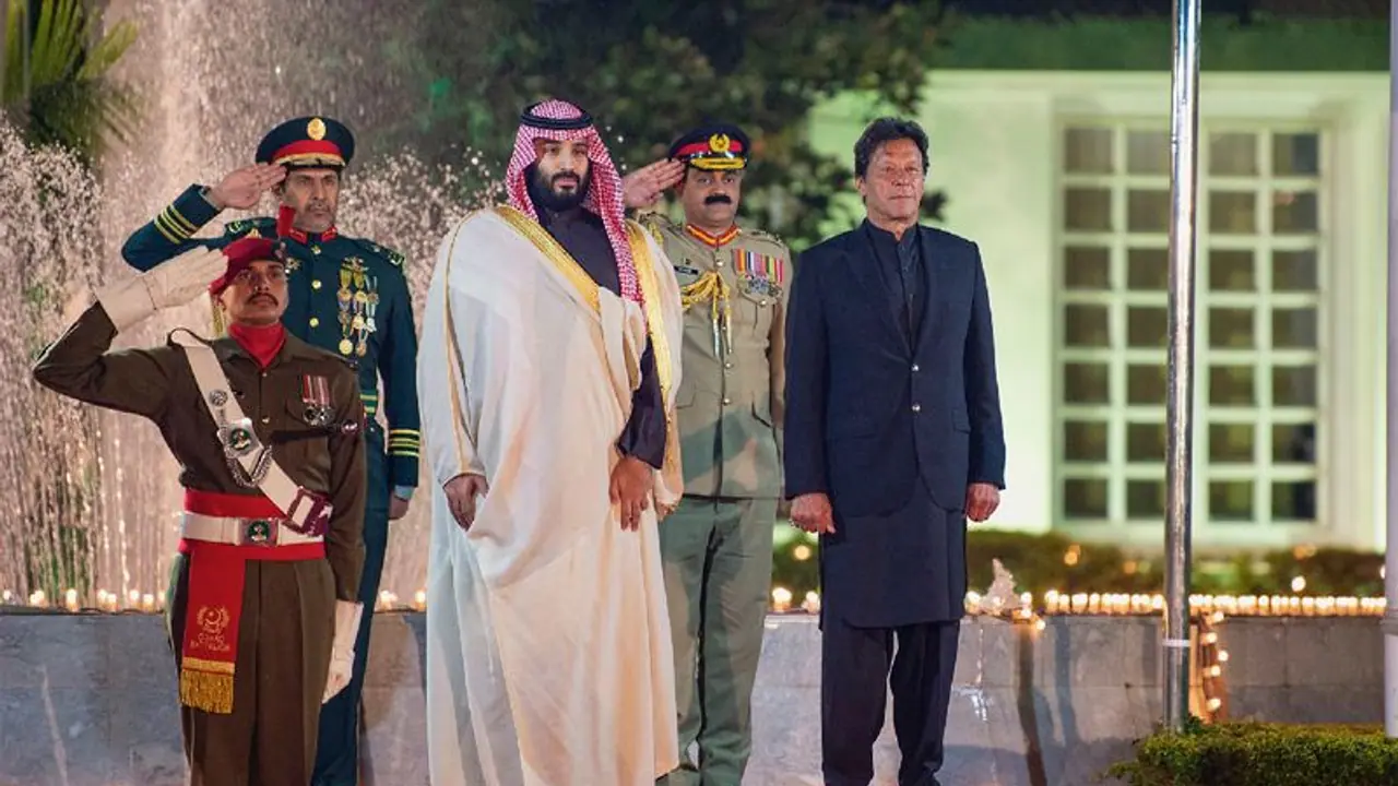 सऊदी अरब के पैर पर गिड़गिड़ाएंगे बाजवा, इमरान खान की गलतियों की मांगेंगे माफी सऊदी अरब के पैर पर गिड़गिड़ाएंगे बाजवा, इमरान खान की गलतियों की मांगेंगे माफी