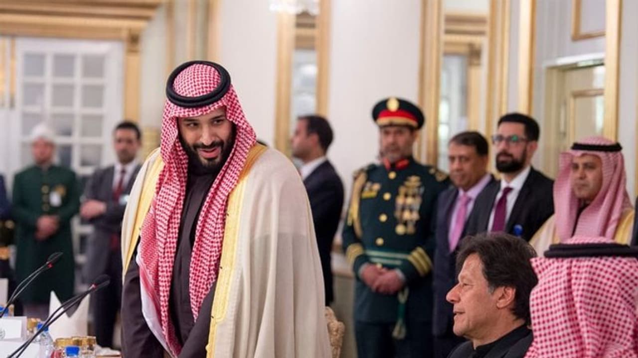 चीन ने नियाजी के साथ खेला खेल, ड्रैगन ने बढ़ाई पाकिस्तान और सऊदी अरब के बीच दूरी चीन ने नियाजी के साथ खेला खेल, ड्रैगन ने बढ़ाई पाकिस्तान और सऊदी अरब के बीच दूरी