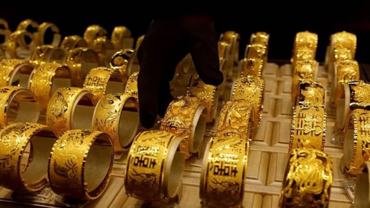 Gold imports: వామ్మో.. 3.45 లక్షల కోట్ల బంగారం దిగుమతులు..! Gold imports: వామ్మో.. 3.45 లక్షల కోట్ల బంగారం దిగుమతులు..!