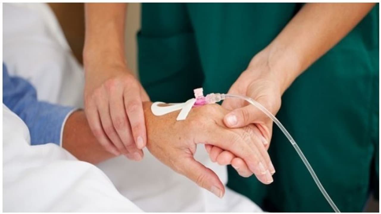 ಸುಳ್ಯ: ಕೋಮಾದಲ್ಲಿದ್ದ ವೃದ್ಧೆ ದಿಢೀರ್ ಚೇತರಿಕೆ, ಅಂತ್ಯಕ್ರಿಯೆಗೆ ಸಿದ್ಧತೆ ನಡೆಸಿದ್ದ ಕುಟುಂಬಸ್ಥರು..! ಸುಳ್ಯ: ಕೋಮಾದಲ್ಲಿದ್ದ ವೃದ್ಧೆ ದಿಢೀರ್ ಚೇತರಿಕೆ, ಅಂತ್ಯಕ್ರಿಯೆಗೆ ಸಿದ್ಧತೆ ನಡೆಸಿದ್ದ ಕುಟುಂಬಸ್ಥರು..!