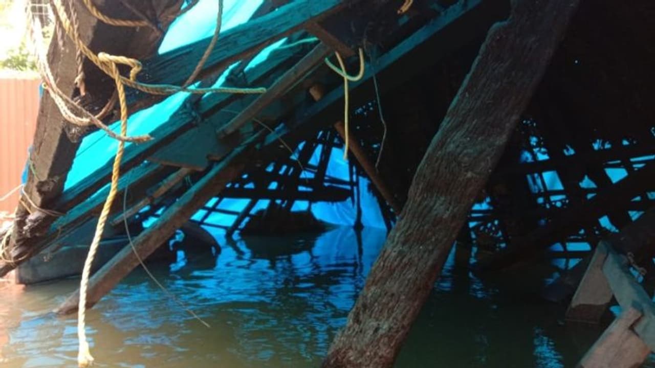 നാലര നൂറ്റാണ്ടിന് മുമ്പ് അമ്പലപ്പുഴ രാജാവ് പണികഴിപ്പിച്ച ചെമ്പകശ്ശേരി ആല തകര്ന്നു നാലര നൂറ്റാണ്ടിന് മുമ്പ് അമ്പലപ്പുഴ രാജാവ് പണികഴിപ്പിച്ച ചെമ്പകശ്ശേരി ആല തകര്ന്നു