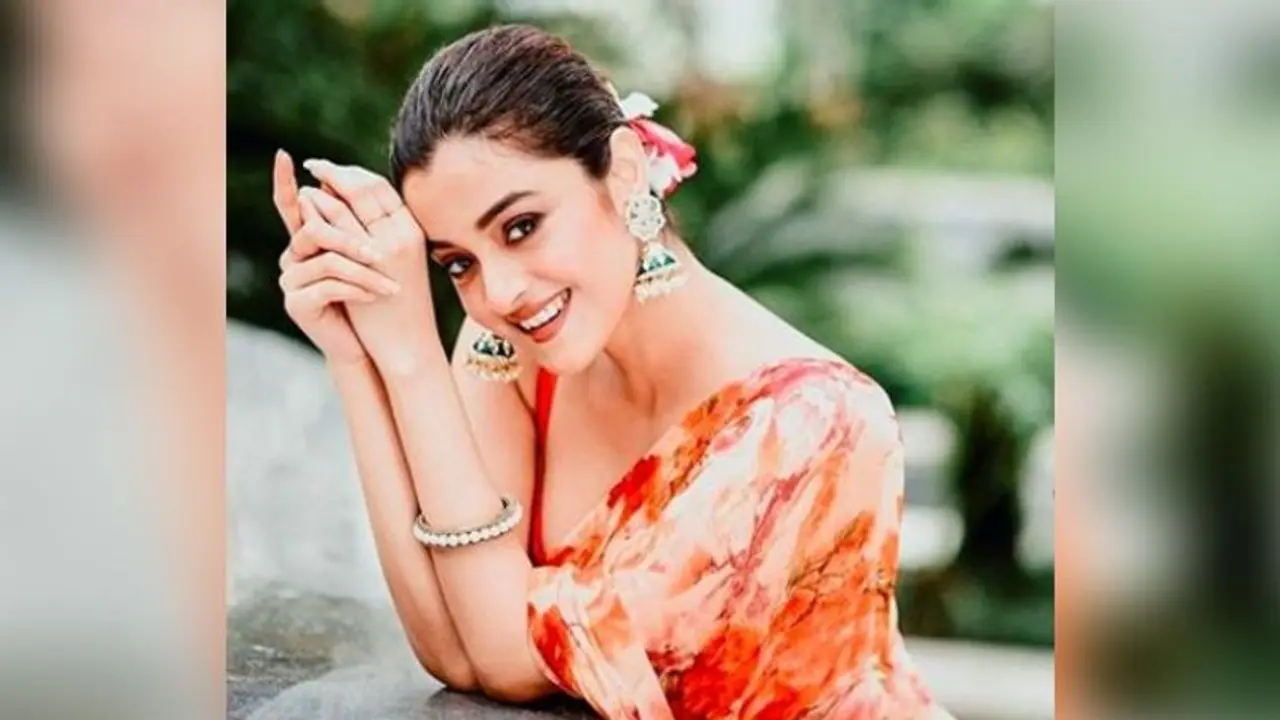 শাড়িতে বঙ্গতনয়া, দর্শনার ভিডিও পোস্টে লাইকের বন্যা নিমেষে