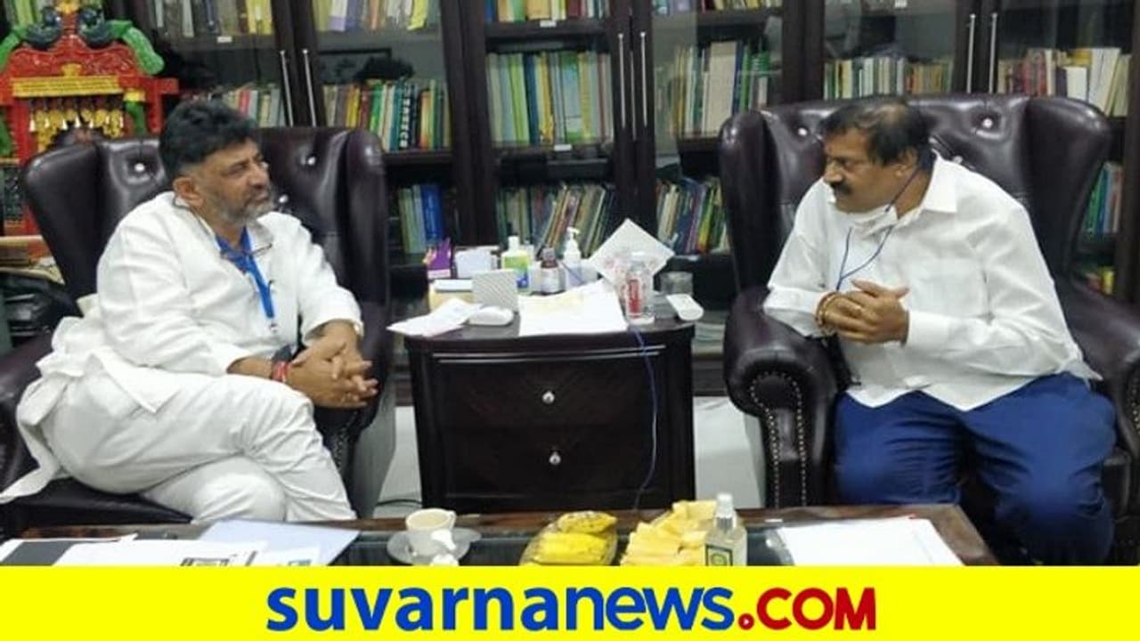 ಬೆಂಗಳೂರು ,ಗಲಭೆ: ಅಖಂಡ ಶ್ರೀನಿವಾಸ ಮೂರ್ತಿ–ಡಿಕೆ ಶಿವಕುಮಾರ್ ಭೇಟಿ ಬೆಂಗಳೂರು ,ಗಲಭೆ: ಅಖಂಡ ಶ್ರೀನಿವಾಸ ಮೂರ್ತಿ–ಡಿಕೆ ಶಿವಕುಮಾರ್ ಭೇಟಿ