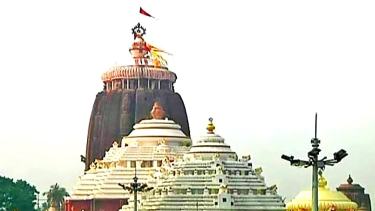 कोरोना के चलते नहीं जा पा रहे मंदिर तो शिखर दर्शन करते समय बोलें ये मंत्र, मिलेंगे शुभ फल