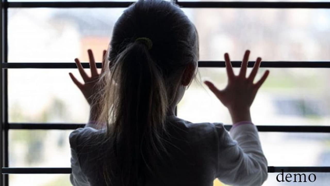 హథ్రాస్ లో మరో దారుణం.. ఆరేళ్ల చిన్నారిపై లైంగికదాడి, మృతి హథ్రాస్ లో మరో దారుణం.. ఆరేళ్ల చిన్నారిపై లైంగికదాడి, మృతి