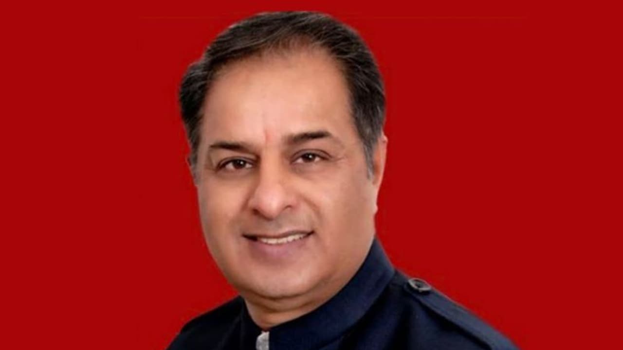 TV डिबेट के दौरान बार बार सीने पर रख रहे थे हाथ, जानिए कैसे हुई कांग्रेस प्रवक्ता राजीव त्यागी की मौत TV डिबेट के दौरान बार बार सीने पर रख रहे थे हाथ, जानिए कैसे हुई कांग्रेस प्रवक्ता राजीव त्यागी की मौत