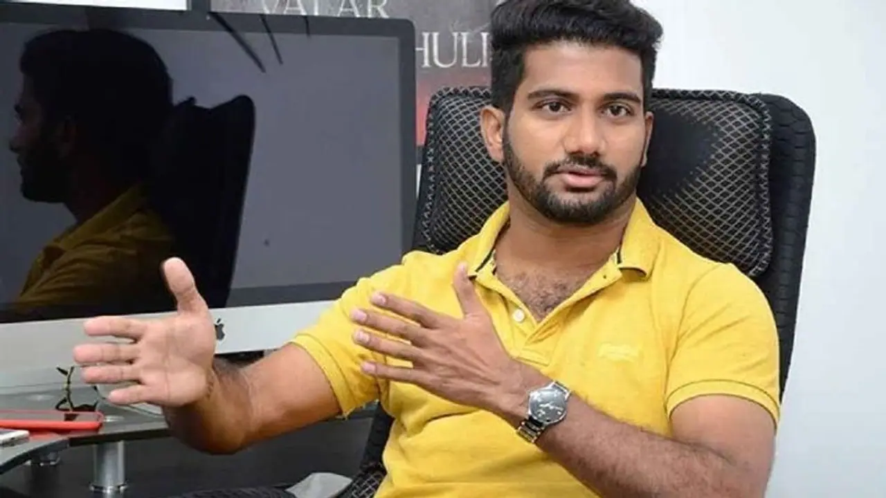 ఆ స్టార్ హీరో హనుమాన్ డైరెక్టర్ ని అవమానించాడా? సంచలనంగా సోషల్ మీడియా కామెంట్ ఆ స్టార్ హీరో హనుమాన్ డైరెక్టర్ ని అవమానించాడా? సంచలనంగా సోషల్ మీడియా కామెంట్