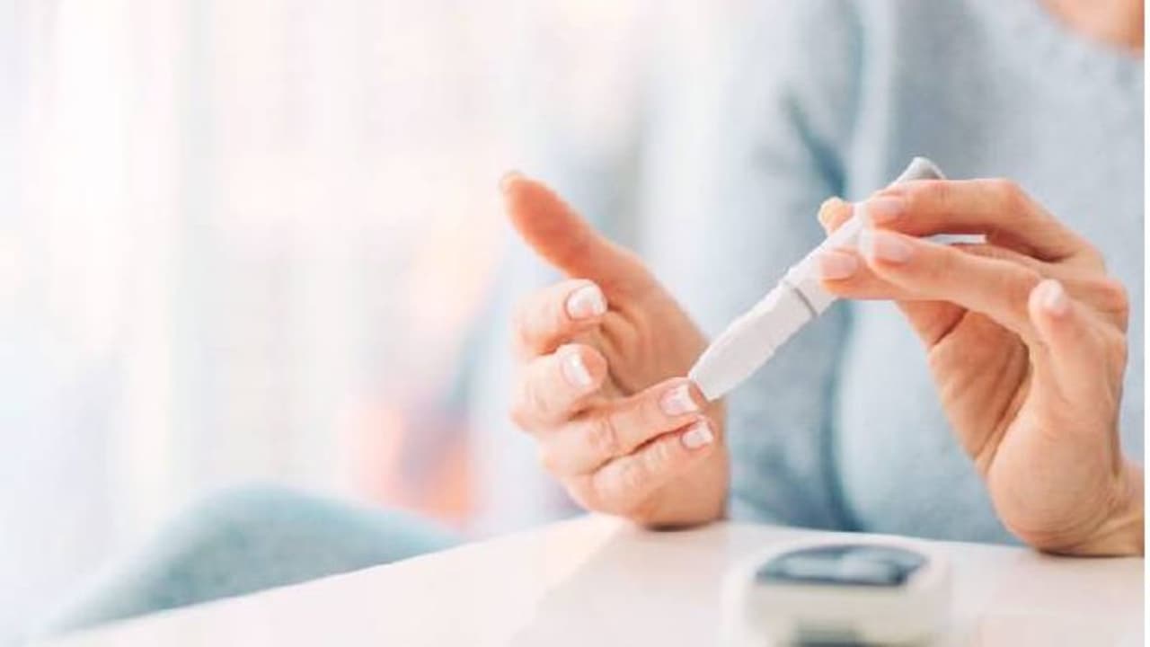 ഈ നാല് കാര്യങ്ങൾ ശ്രദ്ധിച്ചാൽ രക്തത്തിലെ പഞ്ചസാരയുടെ അളവ് നിയന്ത്രിക്കാം