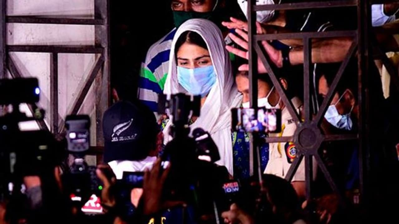 सुशांत केस: SC में बिहार पुलिस ने कहा, हमारे एसपी 2 अगस्त को मुंबई पहुंचे, लेकिन उन्हें हिरासत में लिया सुशांत केस: SC में बिहार पुलिस ने कहा, हमारे एसपी 2 अगस्त को मुंबई पहुंचे, लेकिन उन्हें हिरासत में लिया