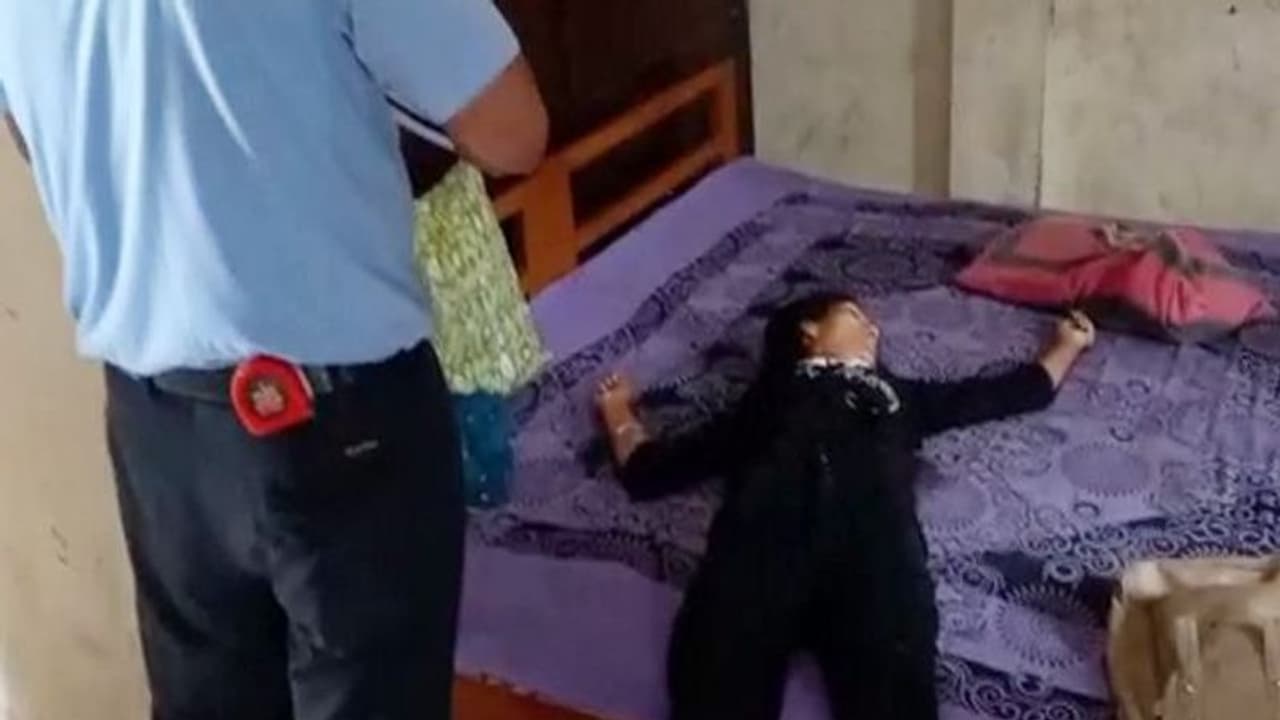 गर्लफ्रेंड को मारने के लिए BF ने बुक किया होटल में कमरा, पहुंचते ही प्लानिंग के साथ दी दर्दनाक मौत गर्लफ्रेंड को मारने के लिए BF ने बुक किया होटल में कमरा, पहुंचते ही प्लानिंग के साथ दी दर्दनाक मौत