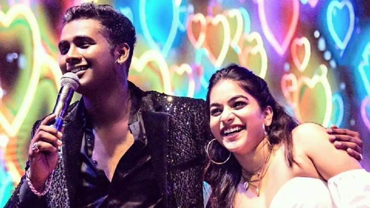 రాహుల్ తో కలిసి అందరినీ ఫూల్స్ చేసిన పునర్నవి..! రాహుల్ తో కలిసి అందరినీ ఫూల్స్ చేసిన పునర్నవి..!