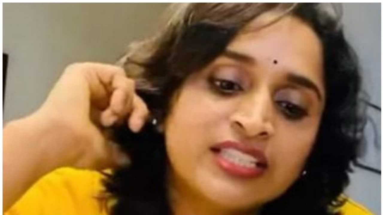 കൊവിഡ് കാലത്തെങ്കിലും കൂറയാകാതിരിക്കൂ, അശ്ലീല കമന്റിട്ടയാള്‍ക്ക് എതിരെ രൂക്ഷമായി പ്രതികരിച്ച് സുരഭി ലക്ഷ്‍മി