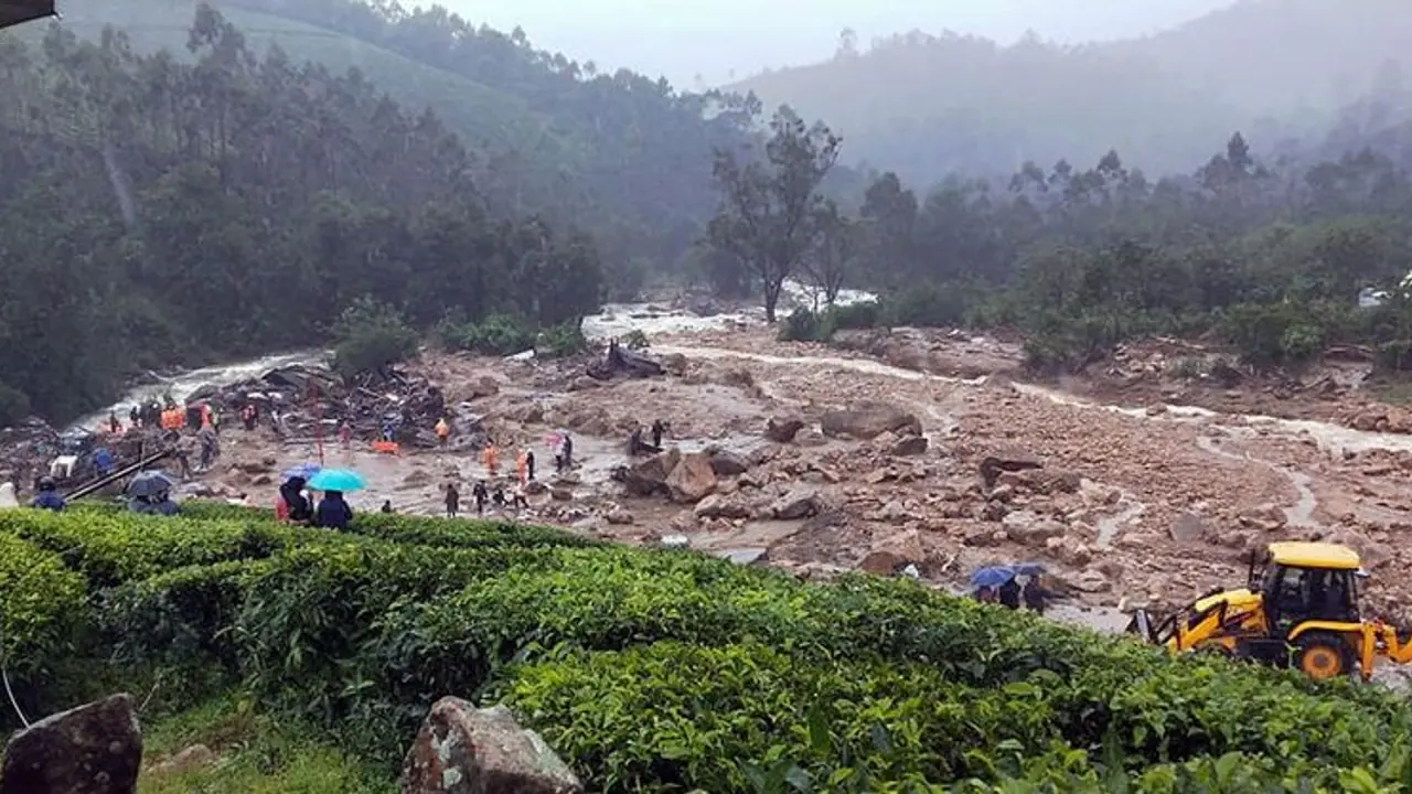 Land Slides: ಉತ್ತರ ಕನ್ನಡ ಜಿಲ್ಲೆಯಲ್ಲಿ ಮತ್ತೆ ಶುರುವಾಗಿದೆ ಗುಡ್ಡ ಕುಸಿತದ ಆತಂಕ!