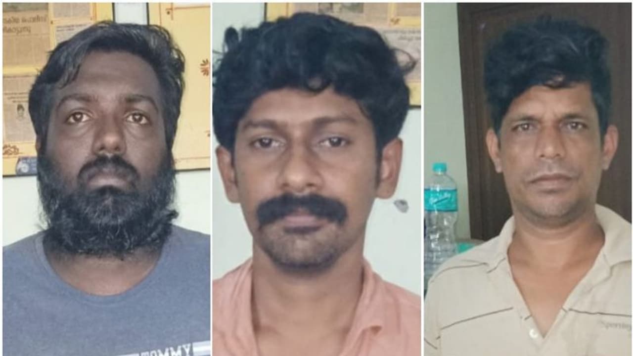 ബൈക്കിലെത്തി മാലമോഷ്ടിച്ച കേസില് പിടിയിലായ മൂന്ന് പേരെ റിമാന്റ് ചെയ്യും. ബൈക്കിലെത്തി മാലമോഷ്ടിച്ച കേസില് പിടിയിലായ മൂന്ന് പേരെ റിമാന്റ് ചെയ്യും.
