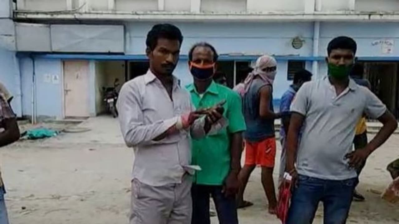 নেশা করা নাপসন্দ, ধারালো অস্ত্রের কোপে স্ত্রীকে 'খুন' করল স্বামী নেশা করা নাপসন্দ, ধারালো অস্ত্রের কোপে স্ত্রীকে 'খুন' করল স্বামী