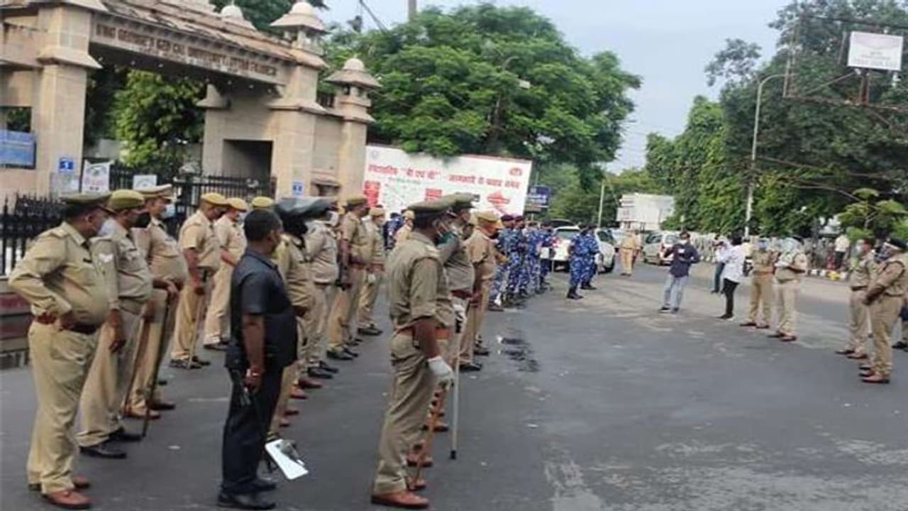 स्वतंत्रता दिवस पर तैनात रहेगा भारी सुरक्षा बल, आसमान से भी रखी जाएगी गतिविधियों पर नजर स्वतंत्रता दिवस पर तैनात रहेगा भारी सुरक्षा बल, आसमान से भी रखी जाएगी गतिविधियों पर नजर