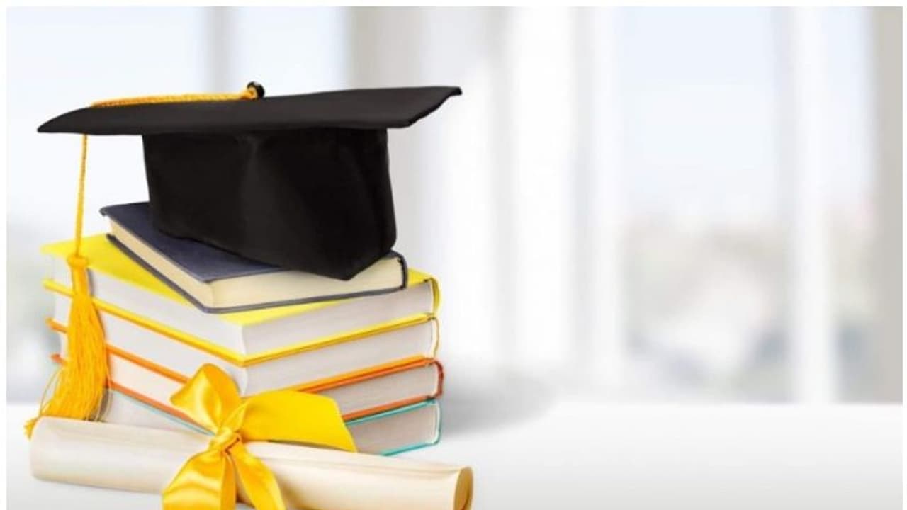 ക്ഷേമനിധി അംഗങ്ങളുടെ മക്കൾക്ക് ക്യാഷ് അവാർഡ്; ജനുവരി 15നകം അപേക്ഷിക്കണം ക്ഷേമനിധി അംഗങ്ങളുടെ മക്കൾക്ക് ക്യാഷ് അവാർഡ്; ജനുവരി 15നകം അപേക്ഷിക്കണം