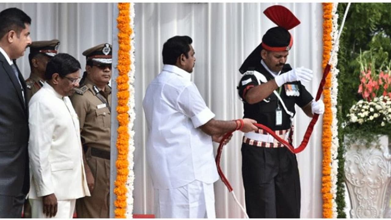 குடிசை இல்லாத தமிழகத்தை உருவாக்க 7,500 கோடியில் திட்டம்: ஒரே அறிவிப்பில் மக்களின் மனதில் இடம் பிடித்த எடப்பாடி குடிசை இல்லாத தமிழகத்தை உருவாக்க 7,500 கோடியில் திட்டம்: ஒரே அறிவிப்பில் மக்களின் மனதில் இடம் பிடித்த எடப்பாடி