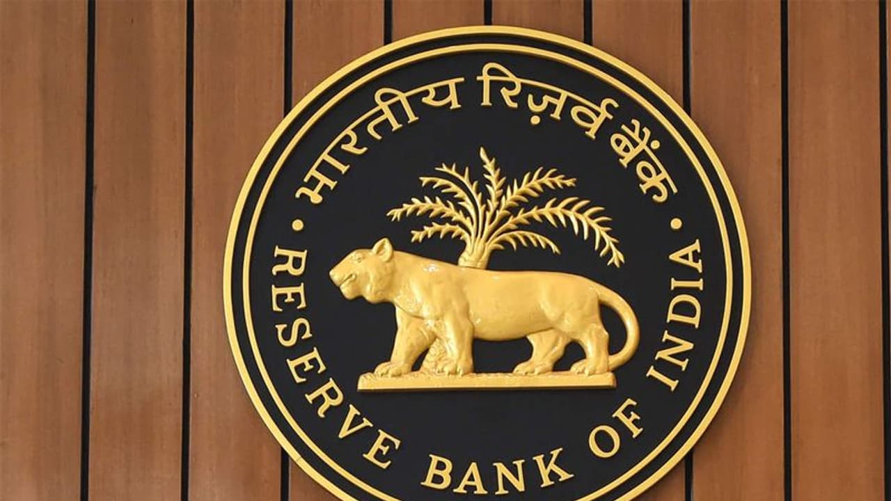 ആർബിഐ വായ്പാ മൊറട്ടോറിയം കാലയളവ് നീട്ടിയേക്കില്ല: പ്രതിസന്ധി രൂക്ഷമായേക്കുമെന്ന് വിദഗ്ധർ ആർബിഐ വായ്പാ മൊറട്ടോറിയം കാലയളവ് നീട്ടിയേക്കില്ല: പ്രതിസന്ധി രൂക്ഷമായേക്കുമെന്ന് വിദഗ്ധർ