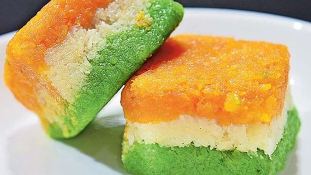 স্বাধীনতা দিবস স্পেশাল রেসিপি, রইল দোকানের স্বাদের লোভনীয় তেরঙ্গা কোকোনাট বরফির রেসিপি স্বাধীনতা দিবস স্পেশাল রেসিপি, রইল দোকানের স্বাদের লোভনীয় তেরঙ্গা কোকোনাট বরফির রেসিপি