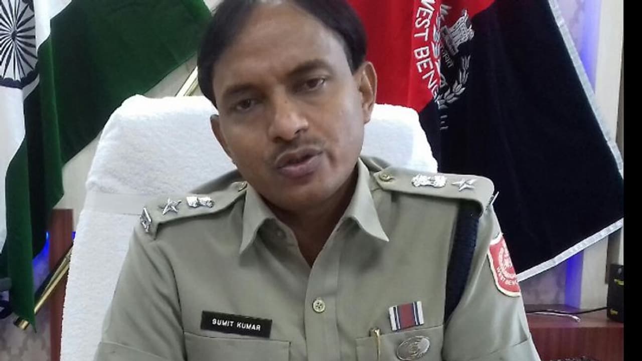 করোনায় সংক্রমণের শিকার পুলিশ সুপার, জেলায় আক্রান্ত দেড় হাজারেরও বেশি করোনায় সংক্রমণের শিকার পুলিশ সুপার, জেলায় আক্রান্ত দেড় হাজারেরও বেশি