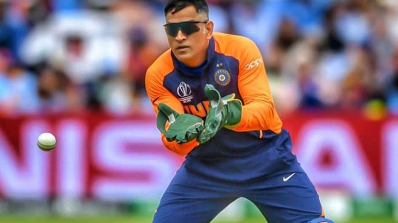 ঘরোয়া থেকে আন্তর্জাতিক ক্রিকেট, জেনে নিন ২২ গজে ধোনির অজানা কিছু রেকর্ড ঘরোয়া থেকে আন্তর্জাতিক ক্রিকেট, জেনে নিন ২২ গজে ধোনির অজানা কিছু রেকর্ড