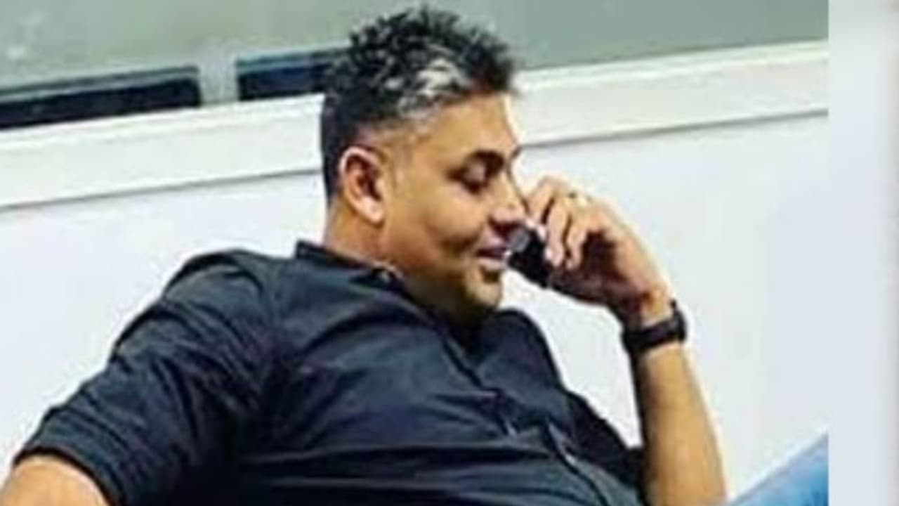 ഷംജു വഴി കോഴിക്കോട് എത്തിയത് 75 കിലോ സ്വർണ്ണം, ഉരുക്കി ജ്വല്ലറികൾക്ക് വിറ്റെന്നും കണ്ടെത്തി ഷംജു വഴി കോഴിക്കോട് എത്തിയത് 75 കിലോ സ്വർണ്ണം, ഉരുക്കി ജ്വല്ലറികൾക്ക് വിറ്റെന്നും കണ്ടെത്തി