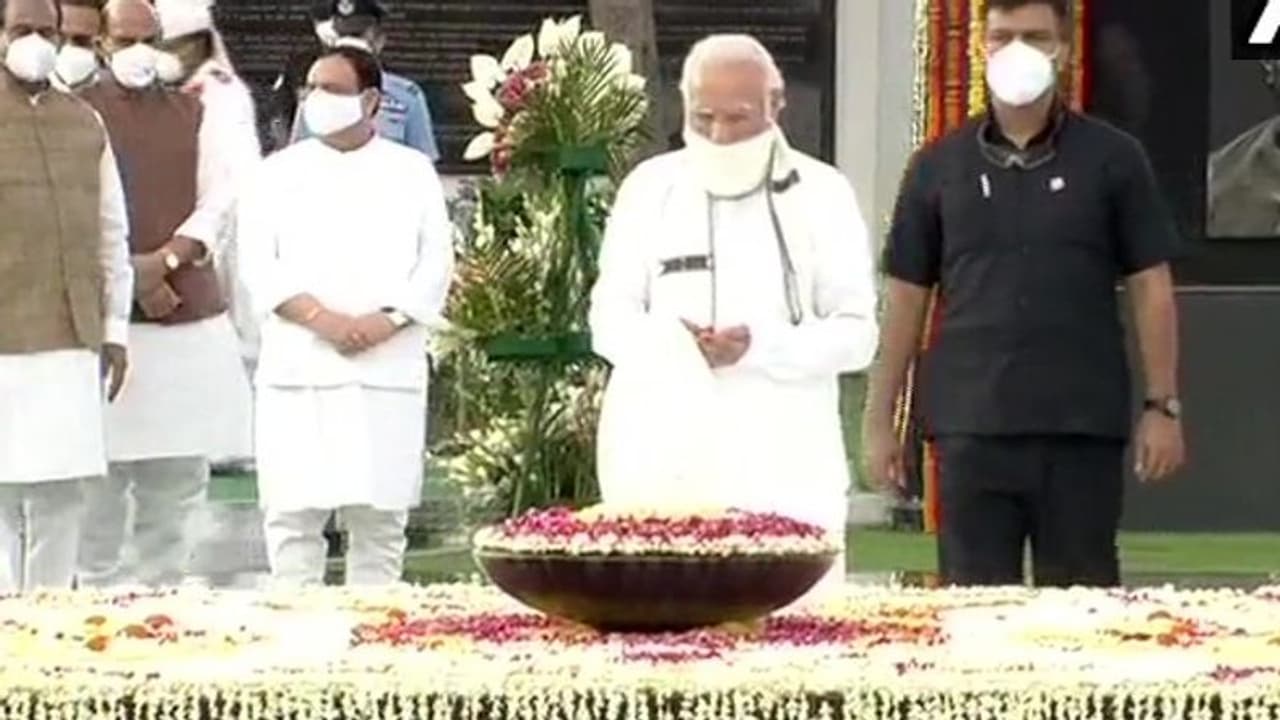 বাজপেয়ীর কবিতায় তাঁকে স্মরণ, দ্বিতীয় মৃত্যু বার্ষিকীতে নরেন্দ্র মোদীর ভিডিও বার্তা