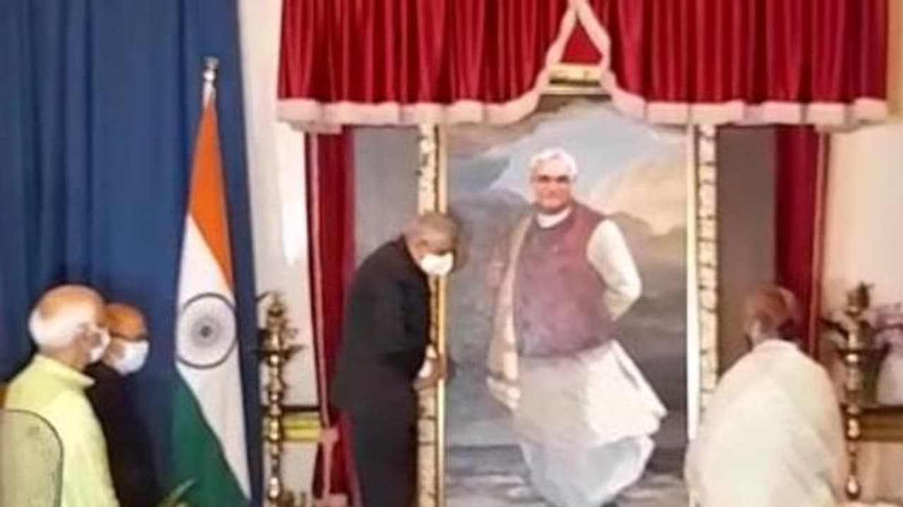 অটল স্মরণে রাজ্যপাল, রাজভবনে কবিতা পাঠ