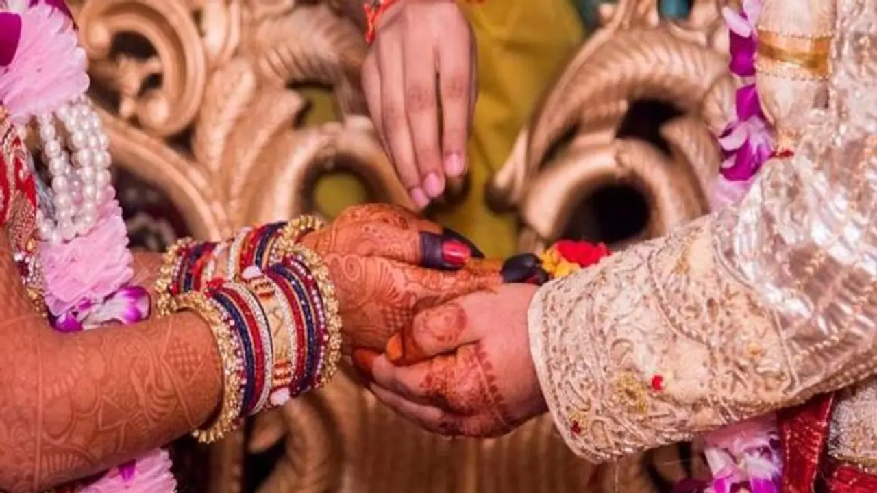 ভুয়ো পরিচয়ে রেলকর্মীর সঙ্গে বিয়ে, পুলিশের জালে বাংলাদেশি তরুণী