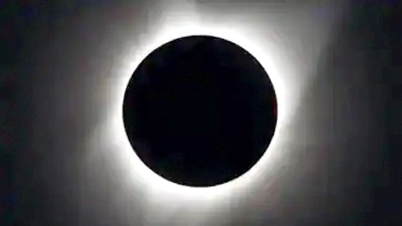 ఆదివారం అమావాస్య.. ఈ ఐదు రాశులపై ప్రభావం..! ఆదివారం అమావాస్య.. ఈ ఐదు రాశులపై ప్రభావం..!